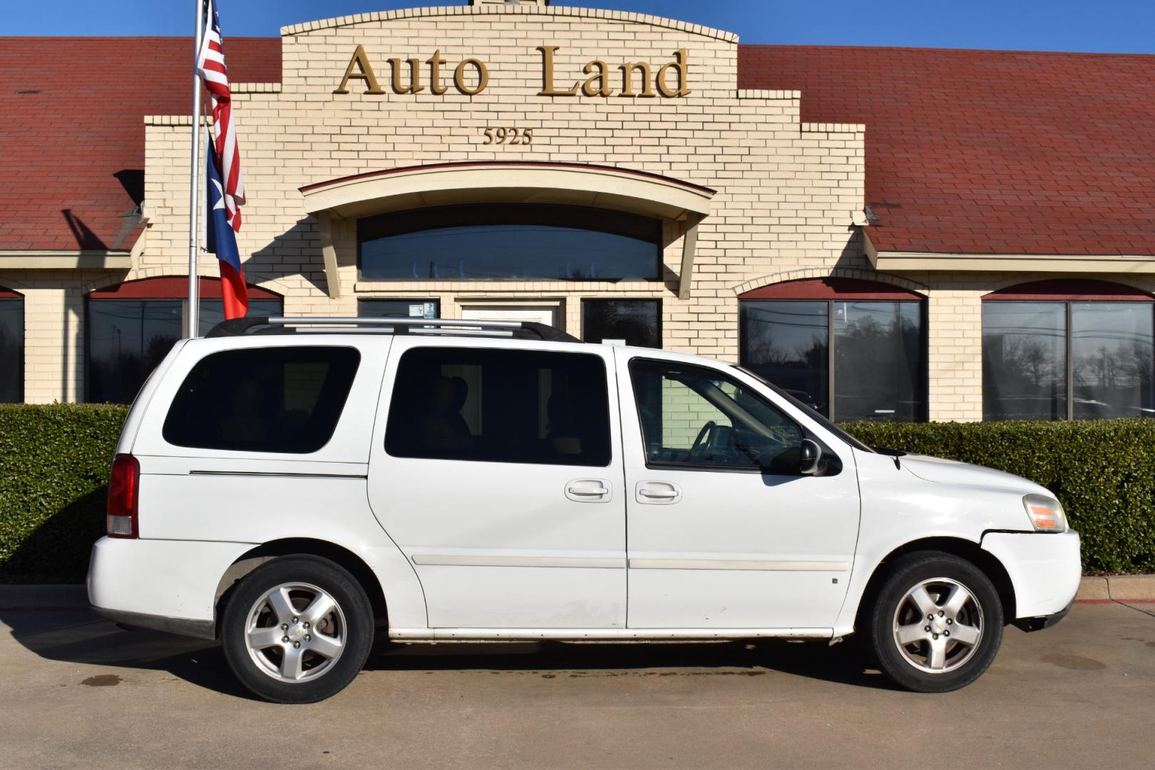 2007 White /Gray Chevrolet Uplander LT Ext. 1LT (1GNDV33157D) with an 3.9L V6 DOHC 24V engine, 4-Speed Automatic Overdrive transmission, located at 5925 E. BELKNAP ST., HALTOM CITY, TX, 76117, (817) 834-4222, 32.803799, -97.259003 - Deciding to buy a 2007 Chevrolet Uplander LT Ext. 1LT depends on your specific needs and preferences, as well as the condition of the vehicle and your budget. Here are some reasons why you might consider purchasing it: Spacious Interior: The Uplander LT Ext. 1LT is known for its spacious interior, - Photo#3